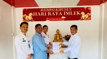 Momentum Imlek Penuh Harapan: Satu Warga Binaan Lapas Kelas IIA Labuhan Ruku Terima Remisi Khusus